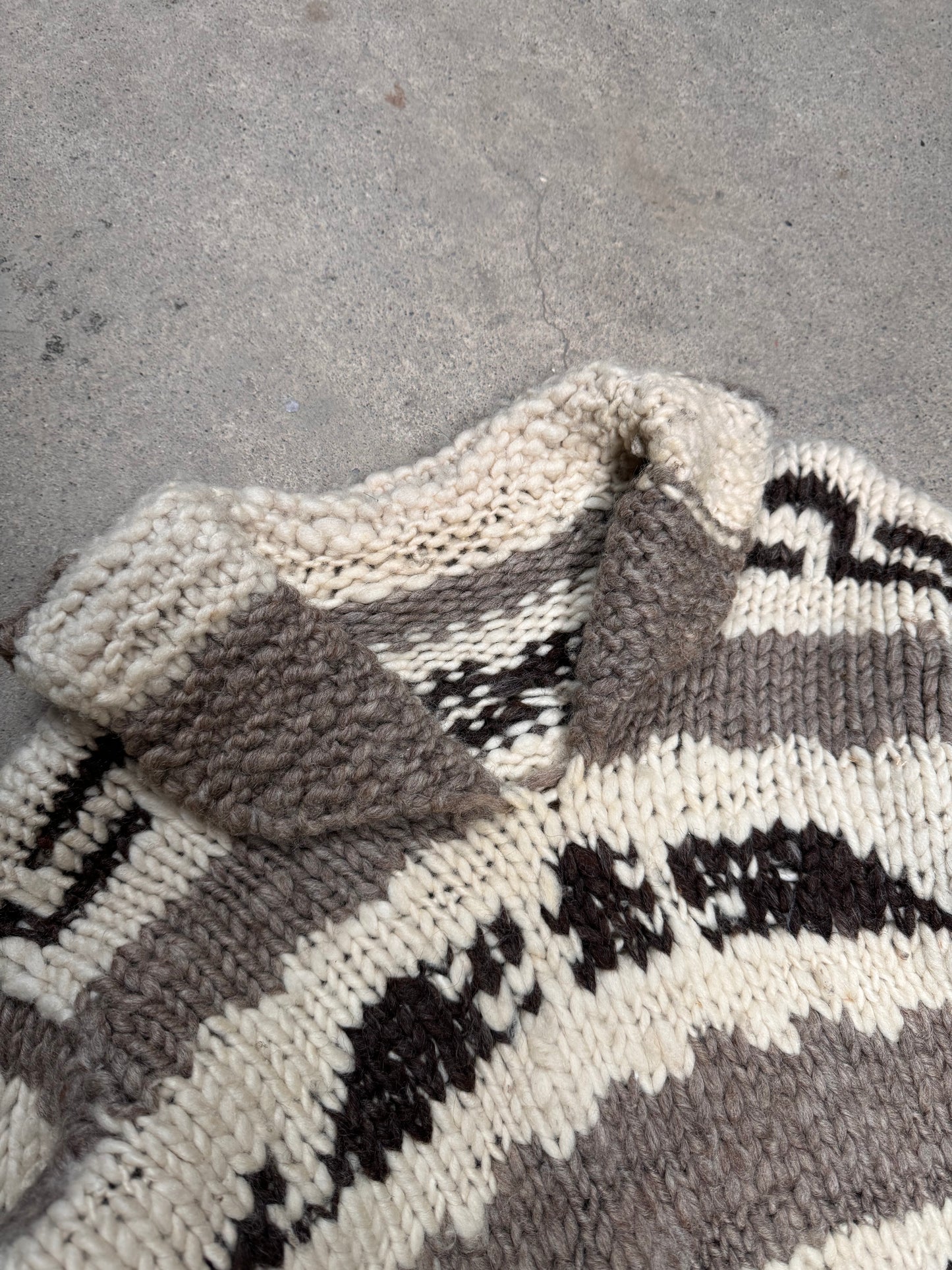 1980S - HAND KNIT COWICHAN SWEATER