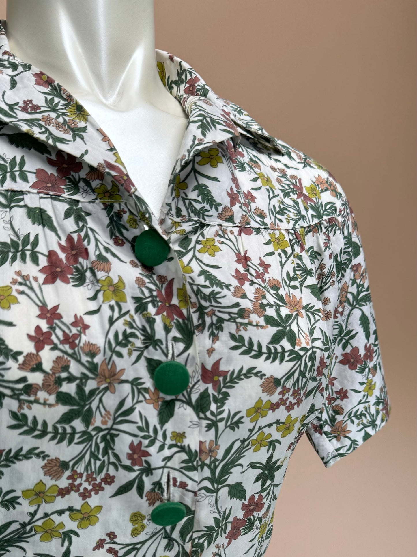 Vintage 1940s-50s | Autumn Floral Day Dress w/ Bakelite Buttons