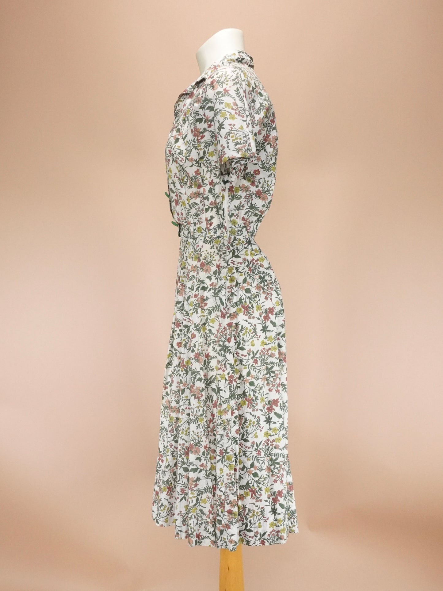 Vintage 1940s-50s | Autumn Floral Day Dress w/ Bakelite Buttons