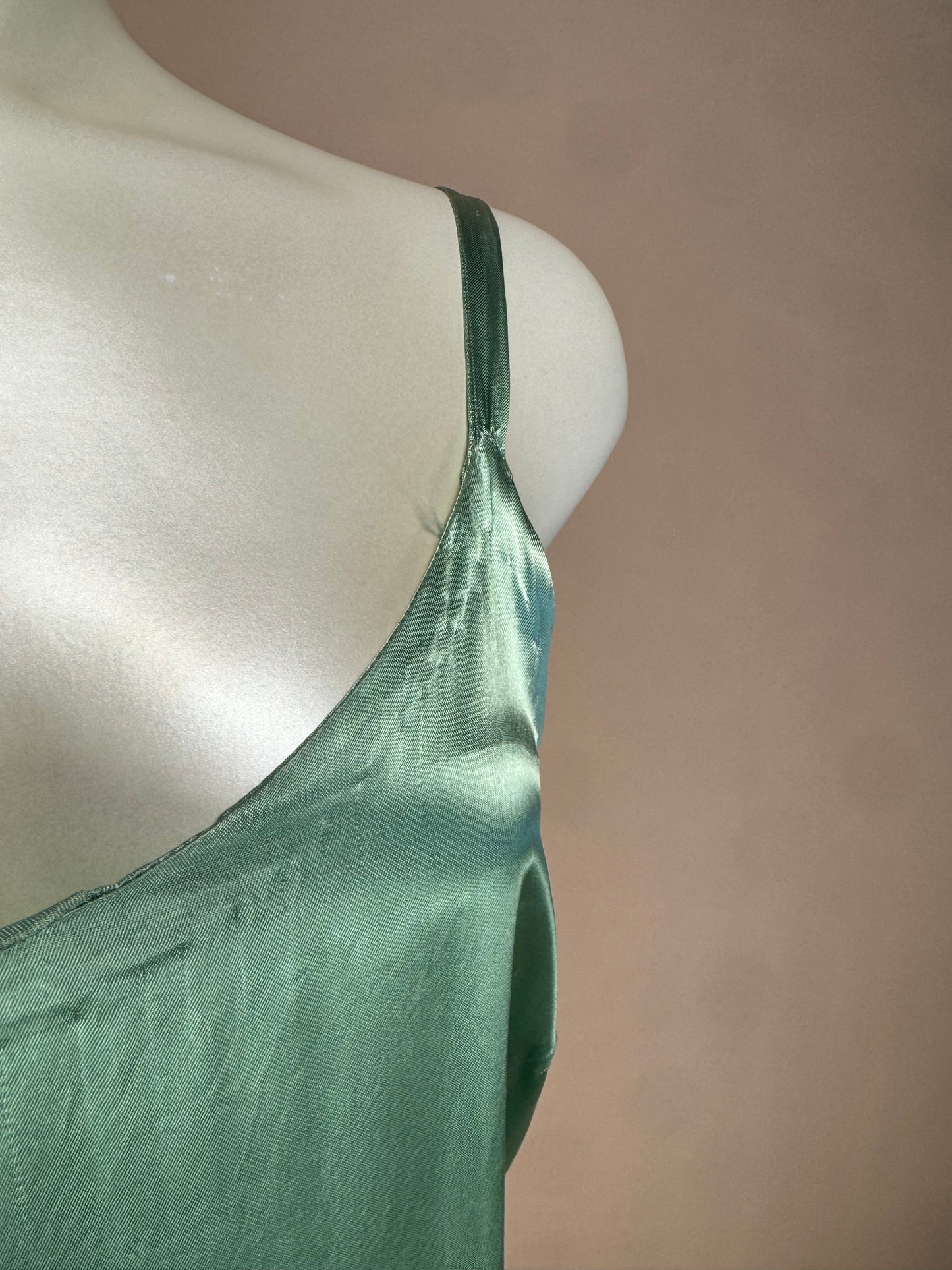 1940S - EMERALD GREEN SILK SATIN SLIP