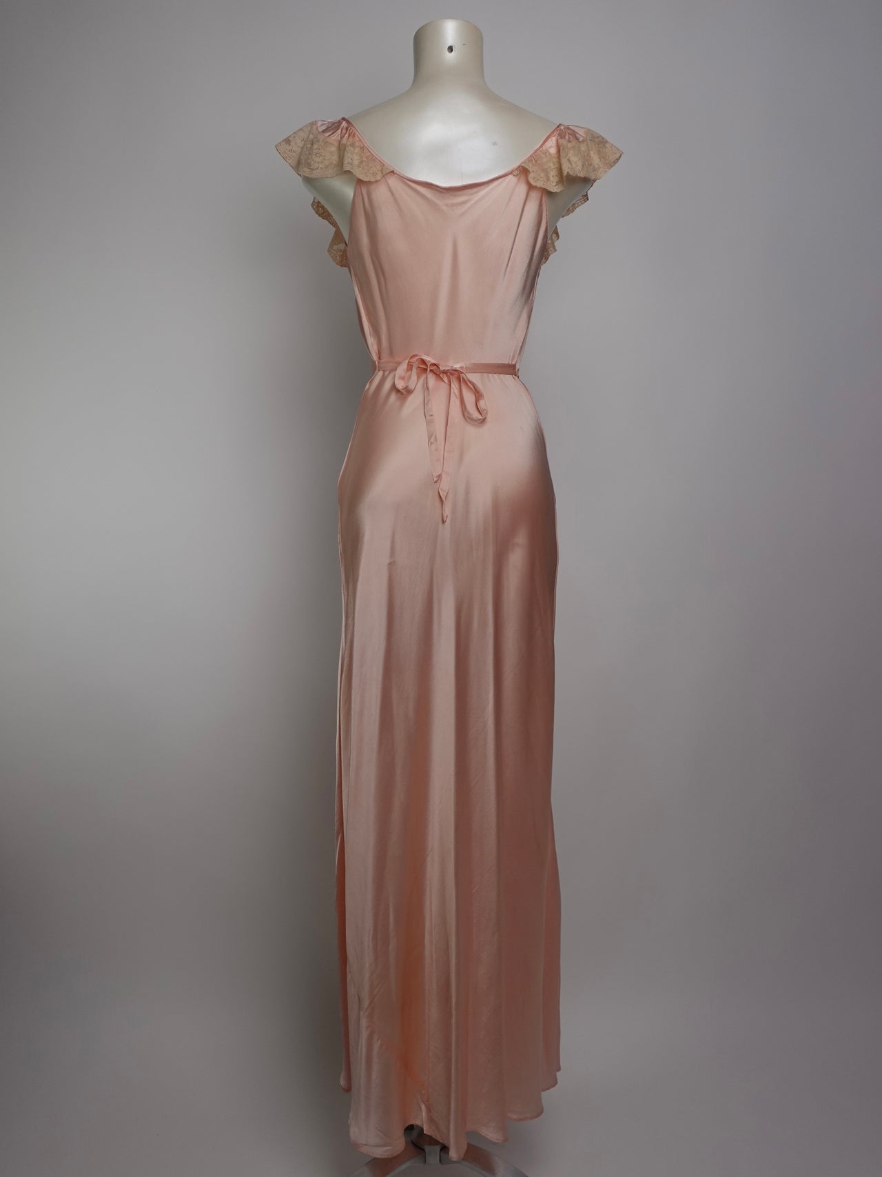 1940S - SILK/SATIN NIGHT GOWN