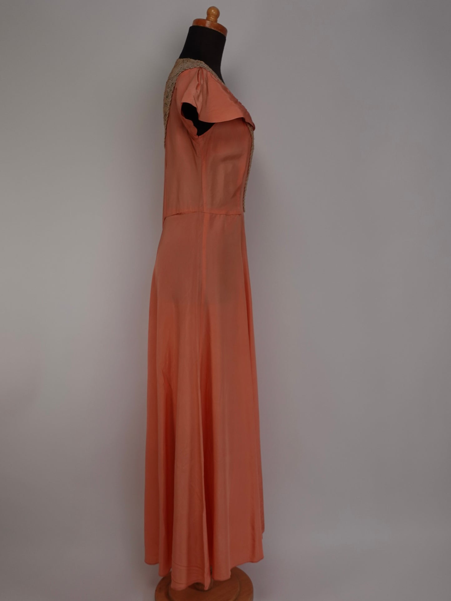 1930S/40S - PINK/APRICOT SILK/SATIN NIGHTGOWN