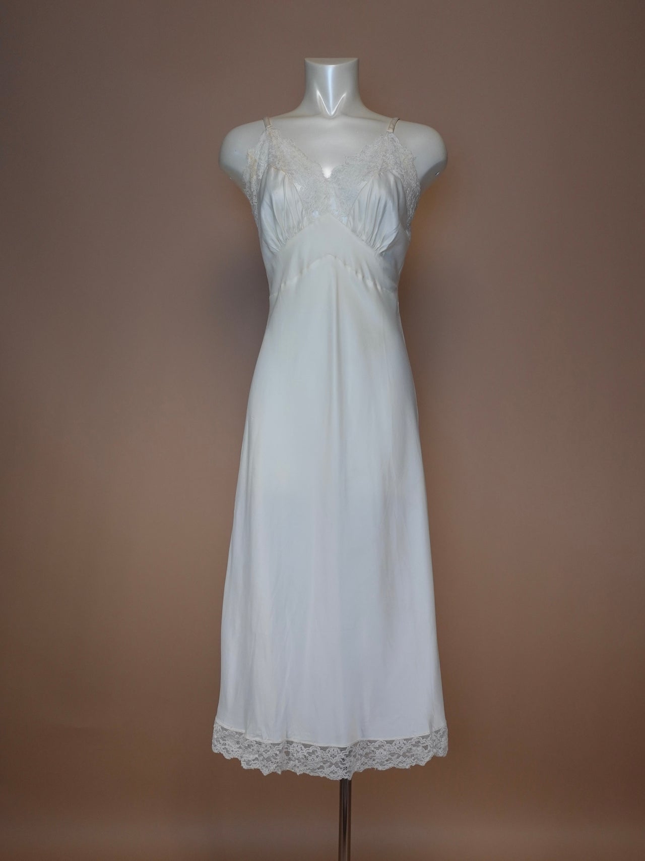 Vintage 1940s - Ivory Silk Satin Night Gown With Lace Bust Detailing