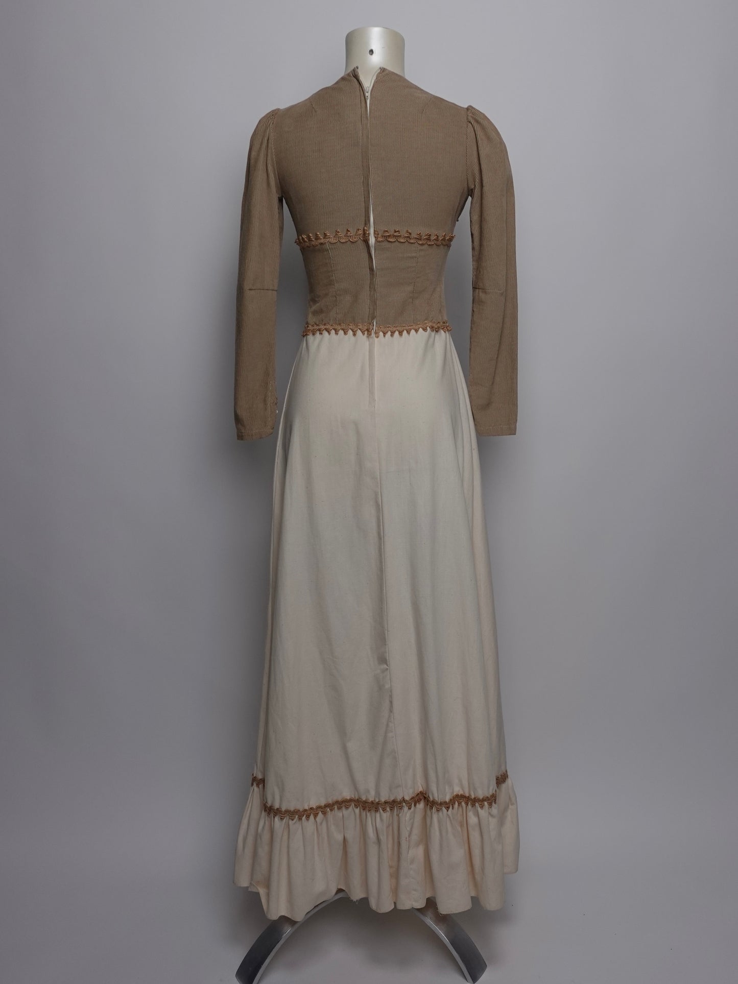 1970S - GUNNE SAX BLACK LABEL CORDUROY EMBROIDERED DRESS