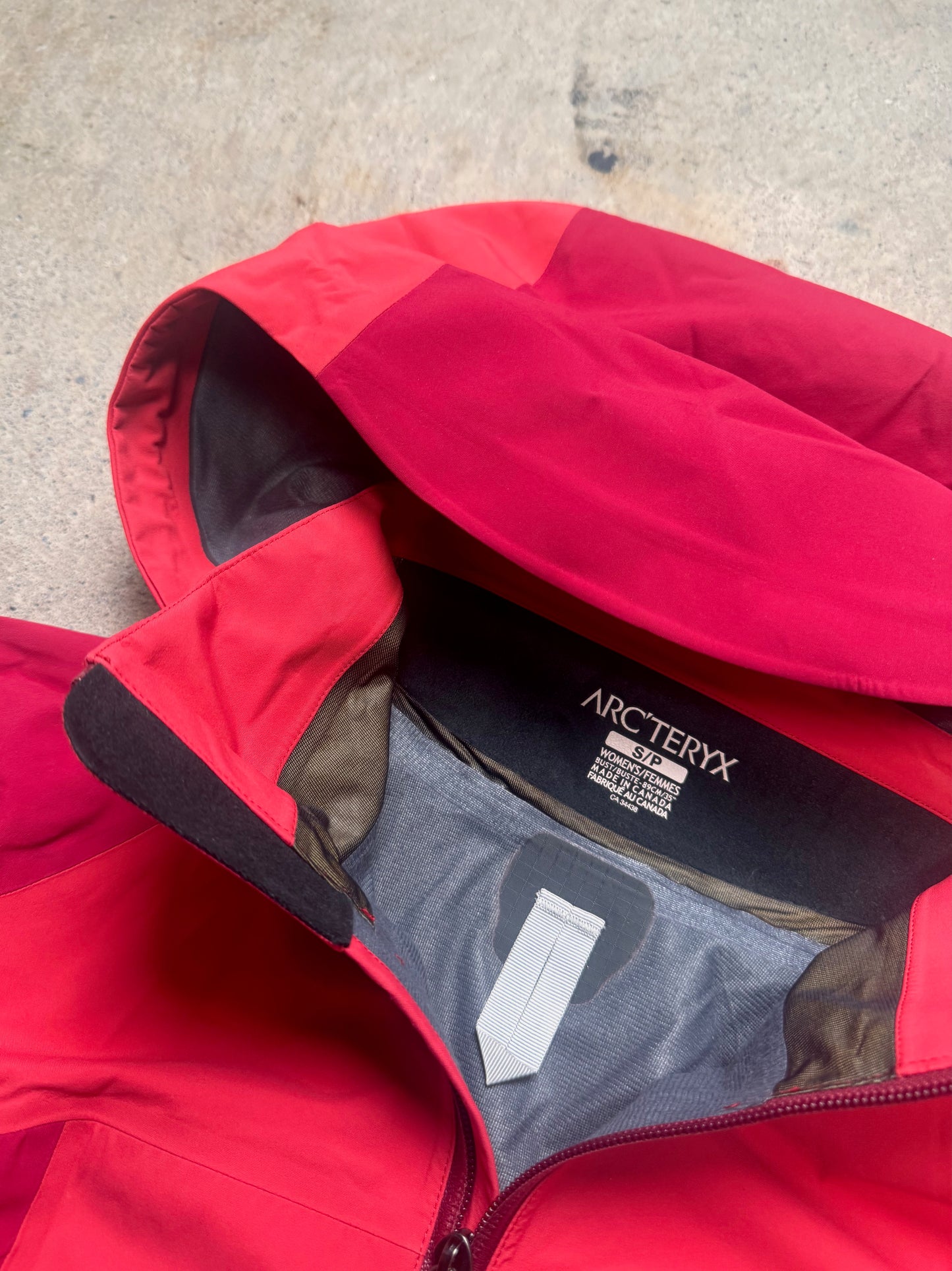Arc'teryx Hooded Waterproof Jacket (M)