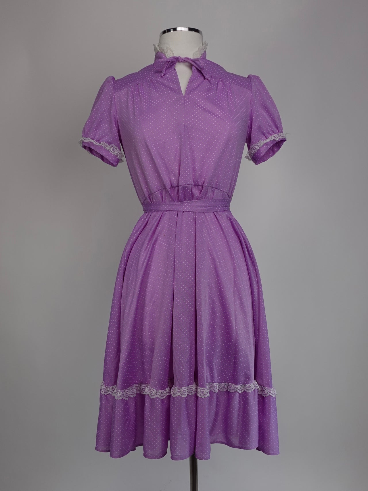 1970S - PURPLE MICRO DOT LACE TRIM SQUARE DANCING DRESS