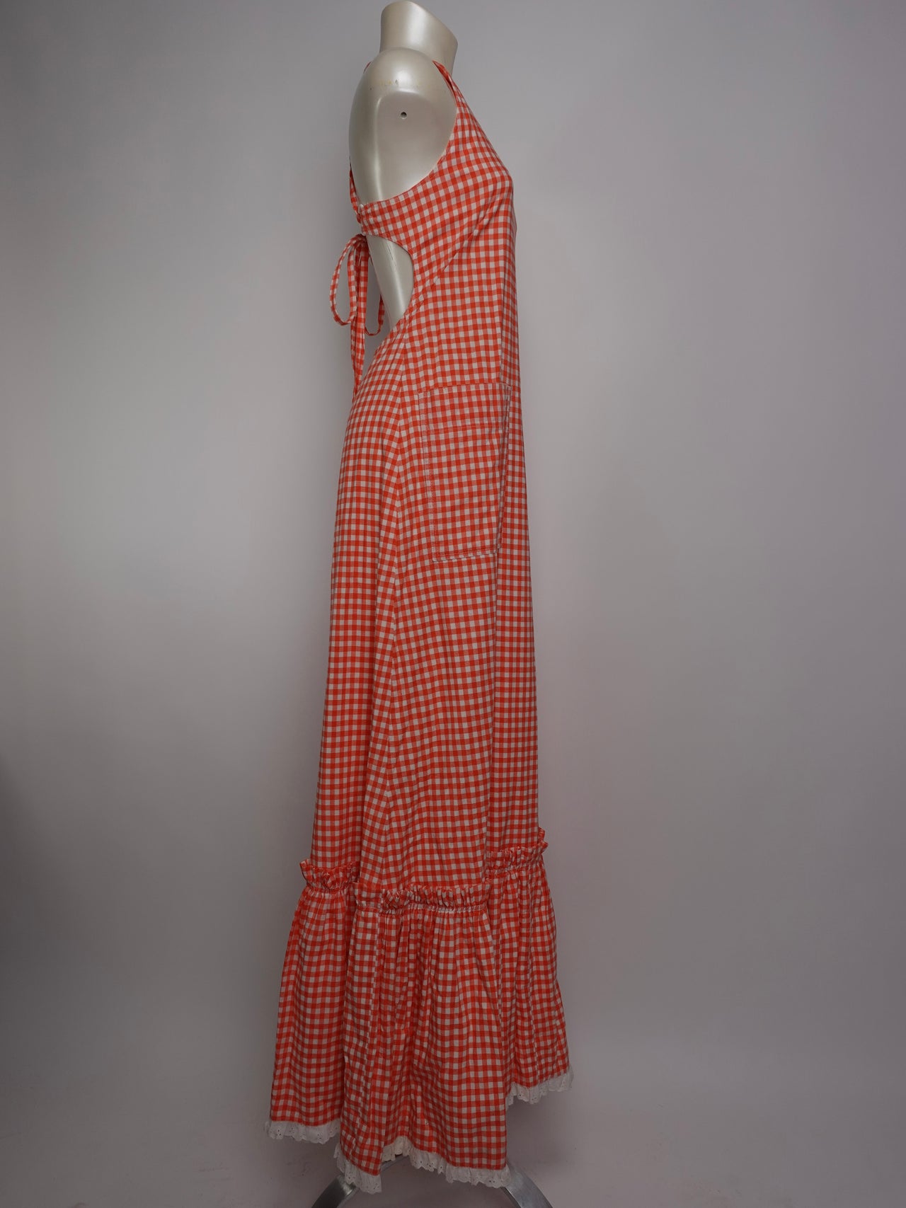 1970S - 2 PIECE HALTER DRESS + APRON  GINGHAM SET