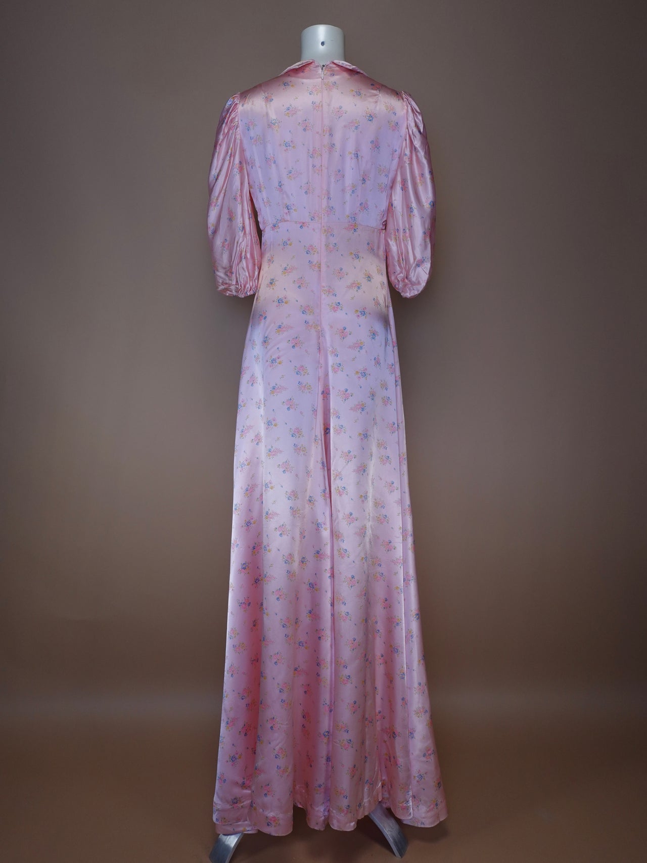 Vintage 1940s - Pink Floral Silk Puffed Sleeve Night Gown