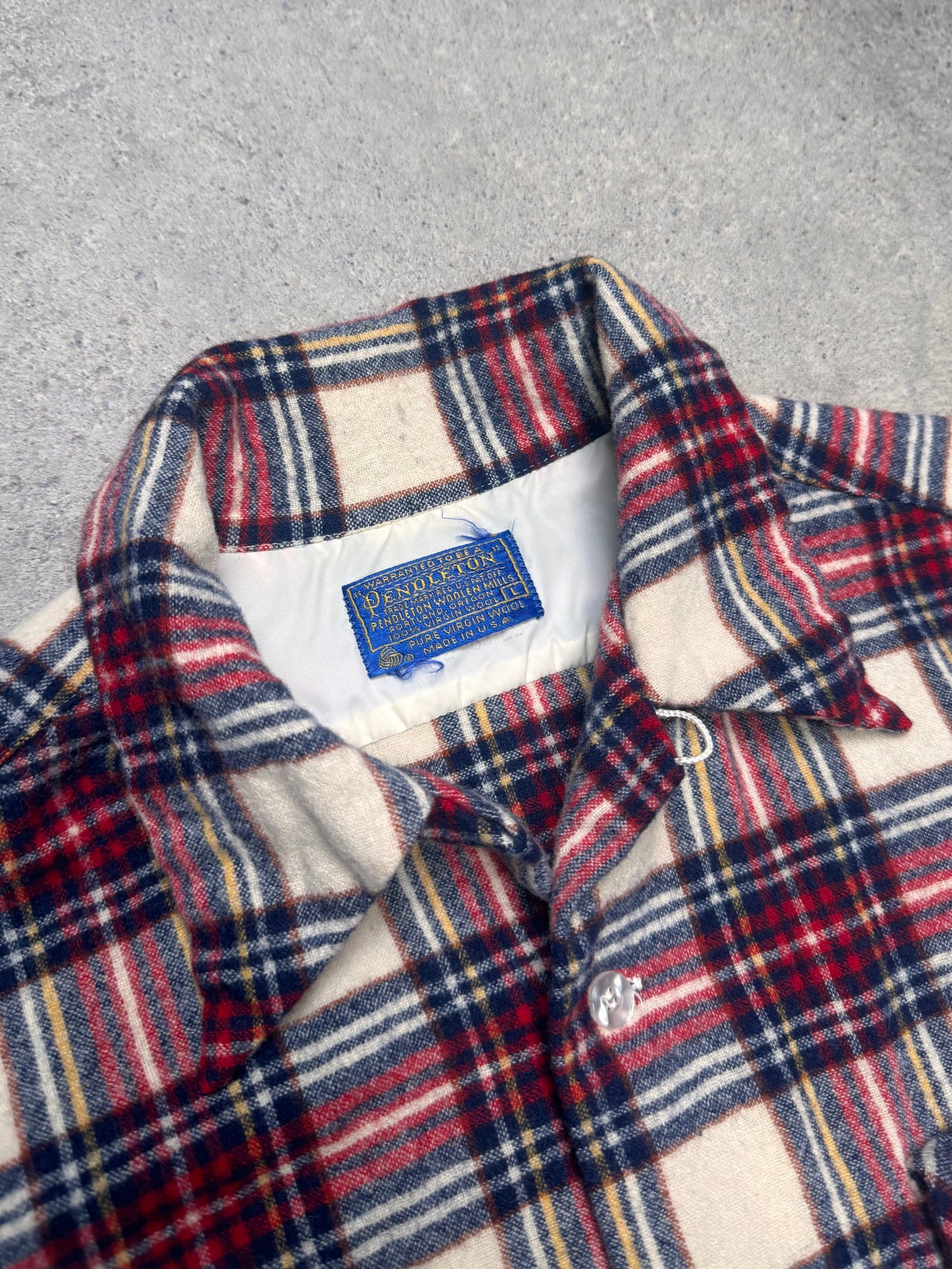 Pendleton Plaid Flannel Button-Up Shirt (M)