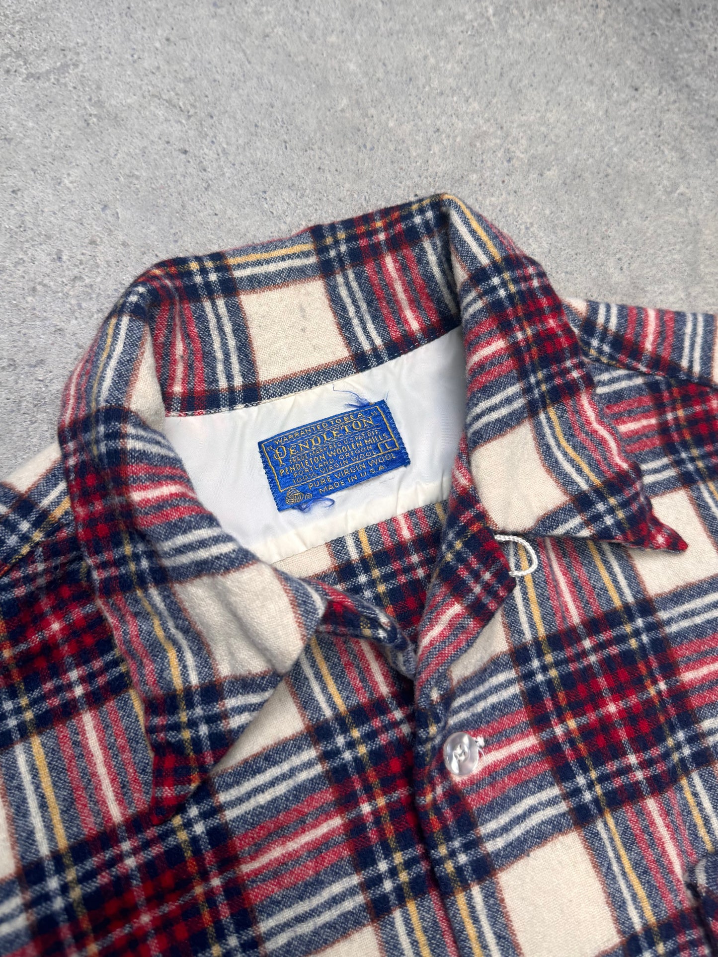 Pendleton Plaid Flannel Button-Up Shirt (M)