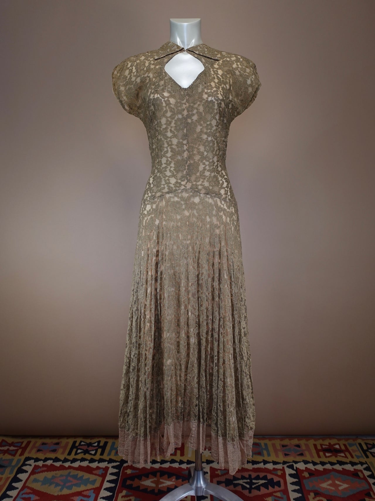 1940S - CHAMPAGNE FLORAL LACE TEA DRESS