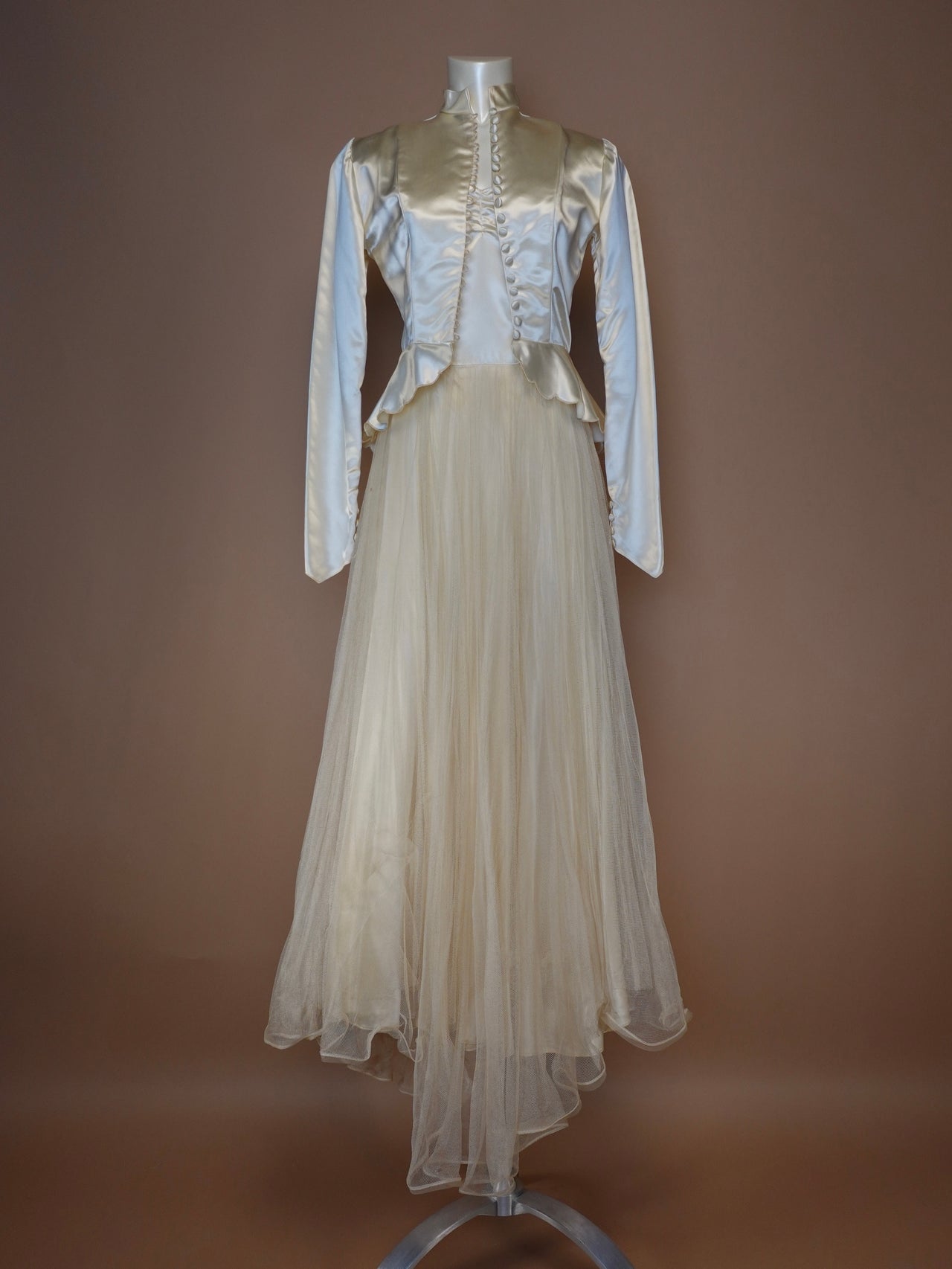 1940S - 2 PIECE IVORY LIQUID SATIN SILK CRINKLE WEDDING GOWN