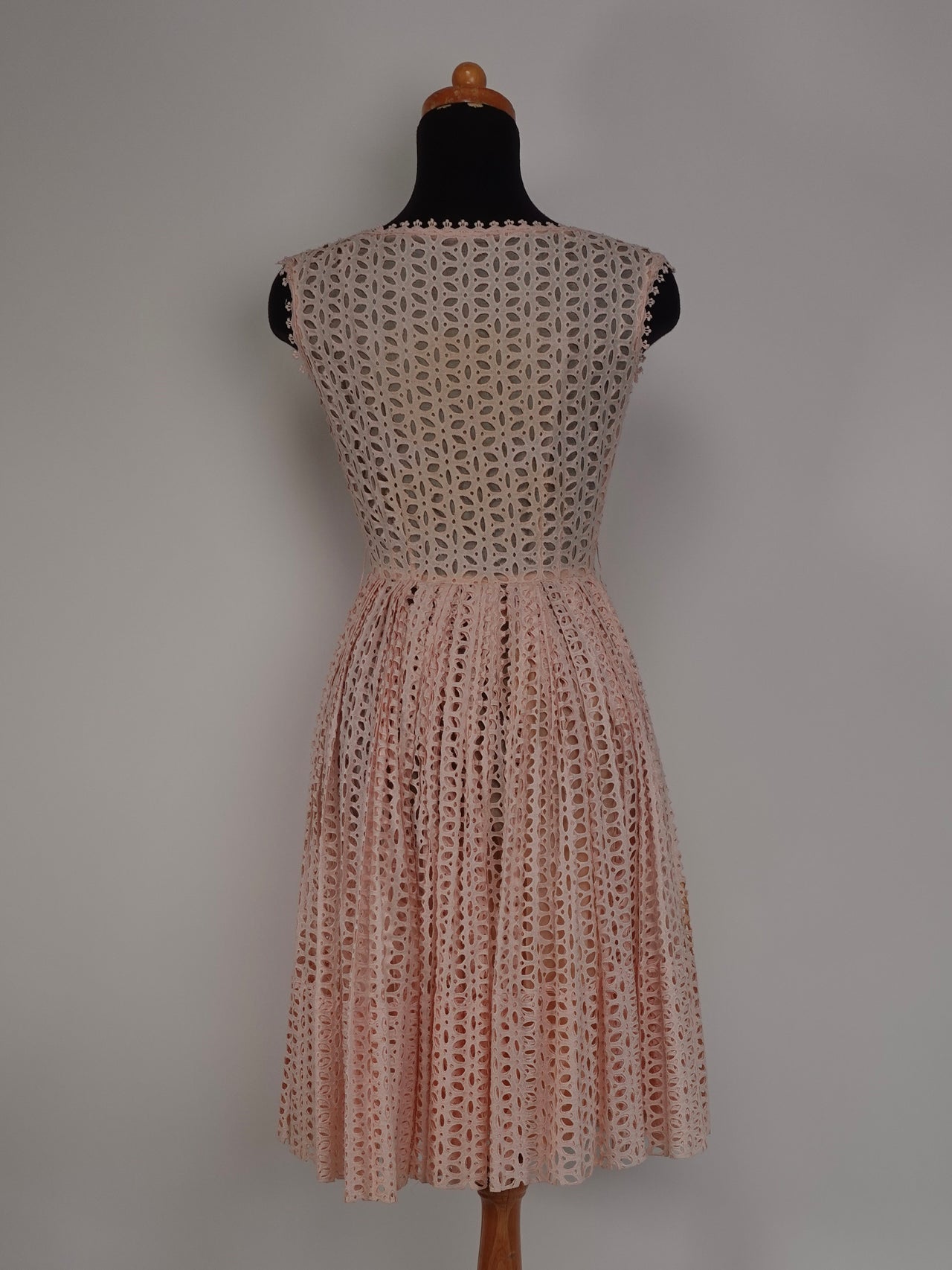 Vintage 1960s - (pink Crochet/lace)