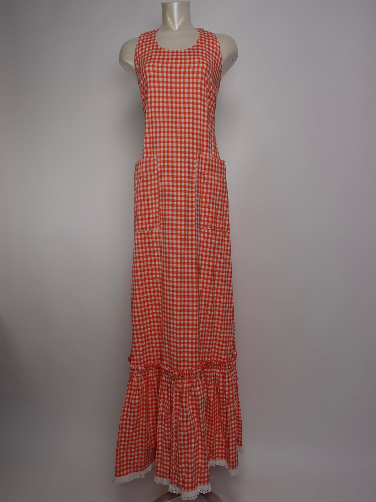 1970S - 2 PIECE HALTER DRESS + APRON  GINGHAM SET