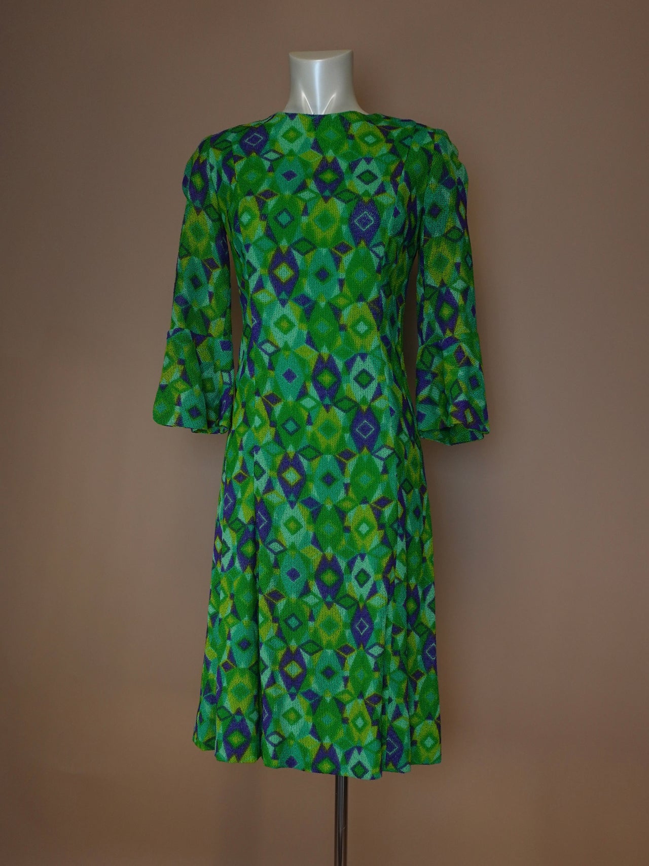1970S - GREEN FLOWER POWER MIDI DRESS