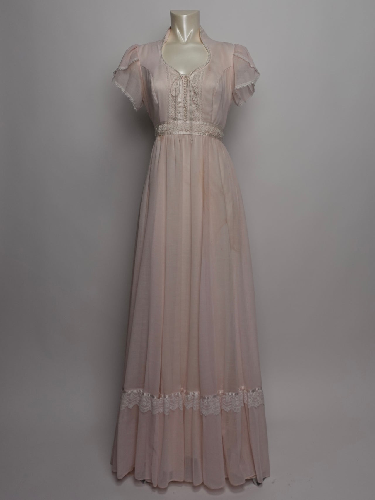 1970S - GUNNE SAX BLACK LABEL PINK DRESS WITH LACE EMBROIDERY