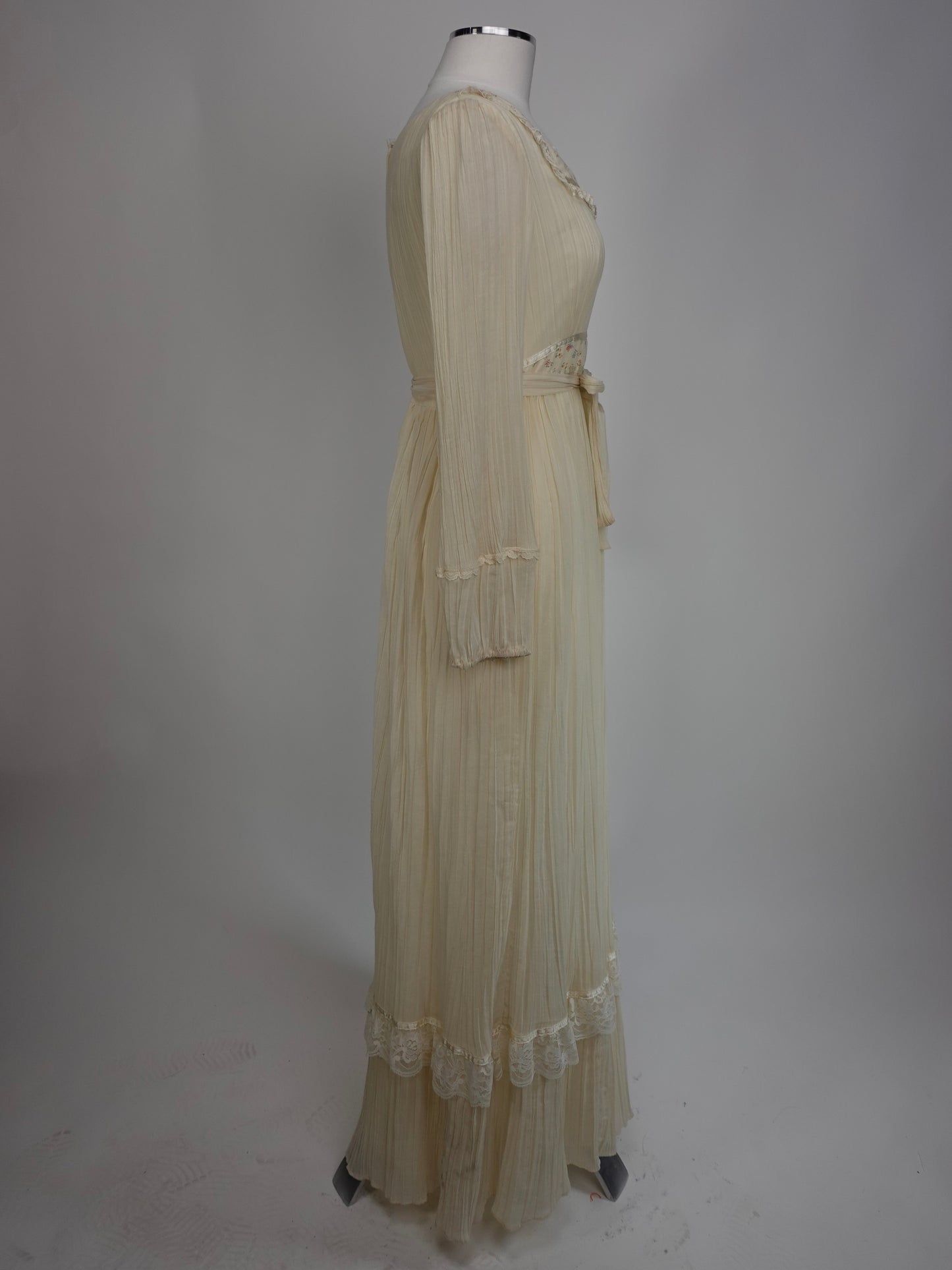1970S - GUNNE SAX STYLE SHEER LACE DRESS