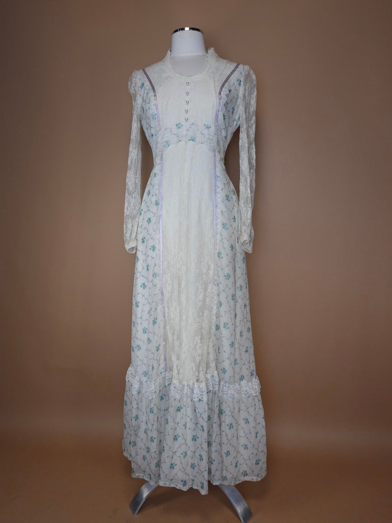 1960s - Gunne Sax Style Prairie Girl Dress Floral Pattern With Lace Detailing