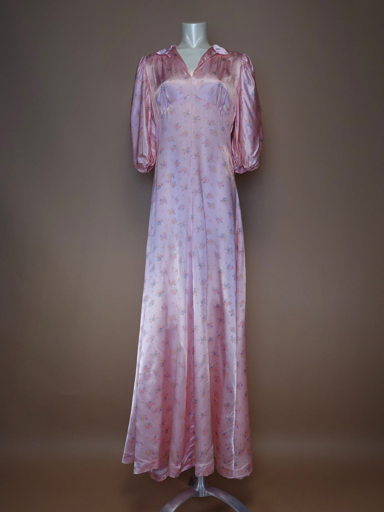 Vintage 1940s - Pink Floral Silk Puffed Sleeve Night Gown