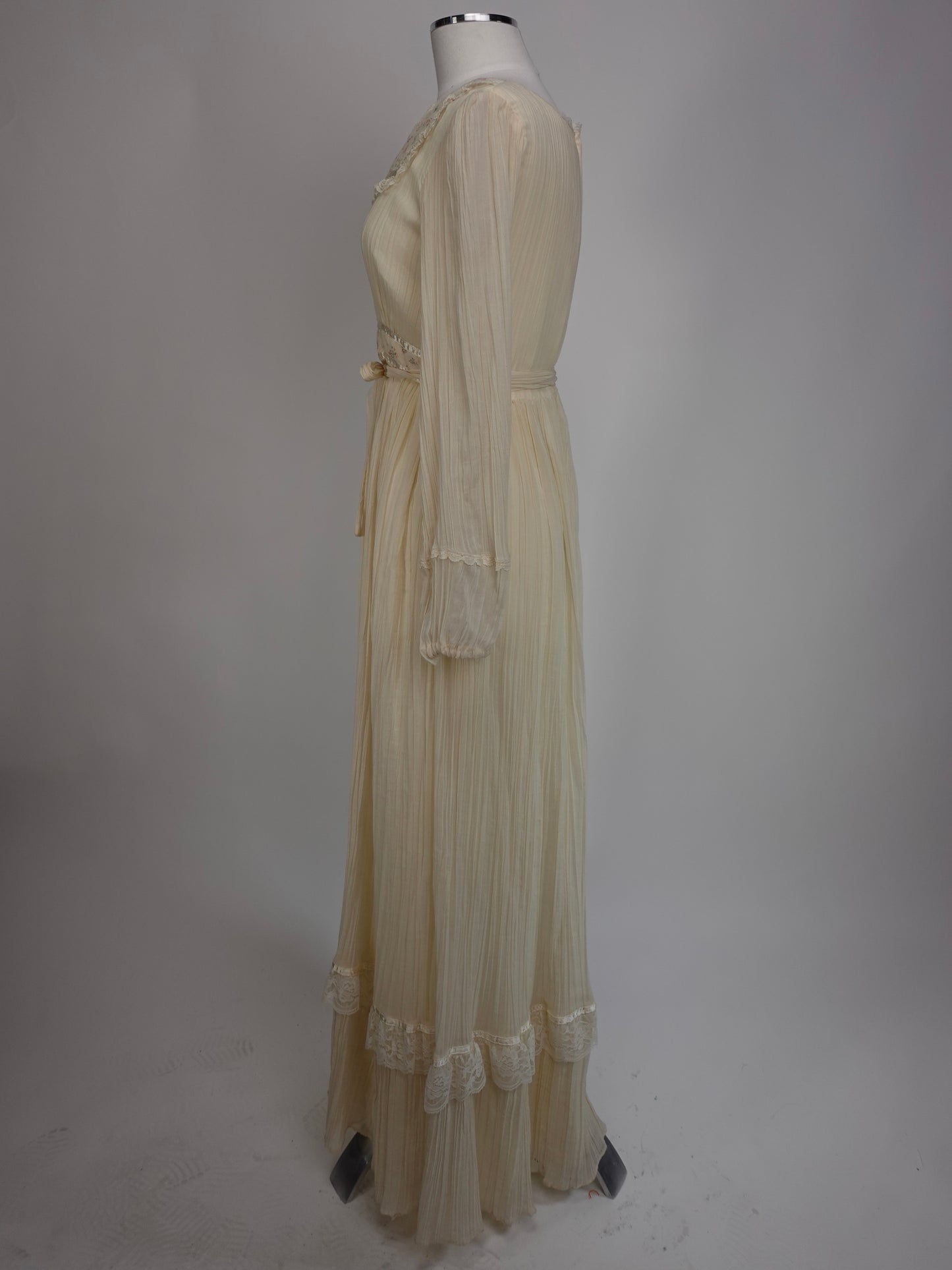 1970S - GUNNE SAX STYLE SHEER LACE DRESS
