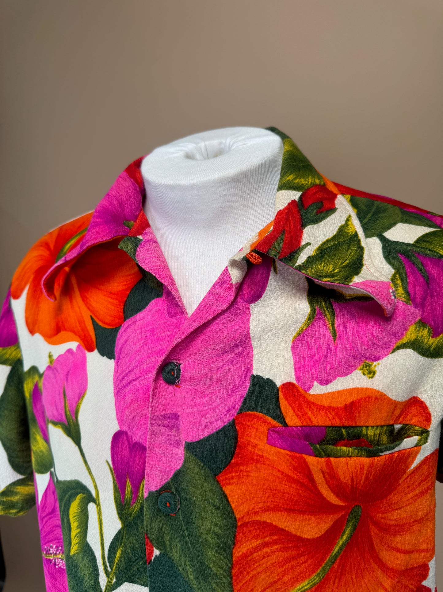 1960s - Hawaii Resort Shops  Pink/Orange/Green Bar Cloth Hawaiian Shirt