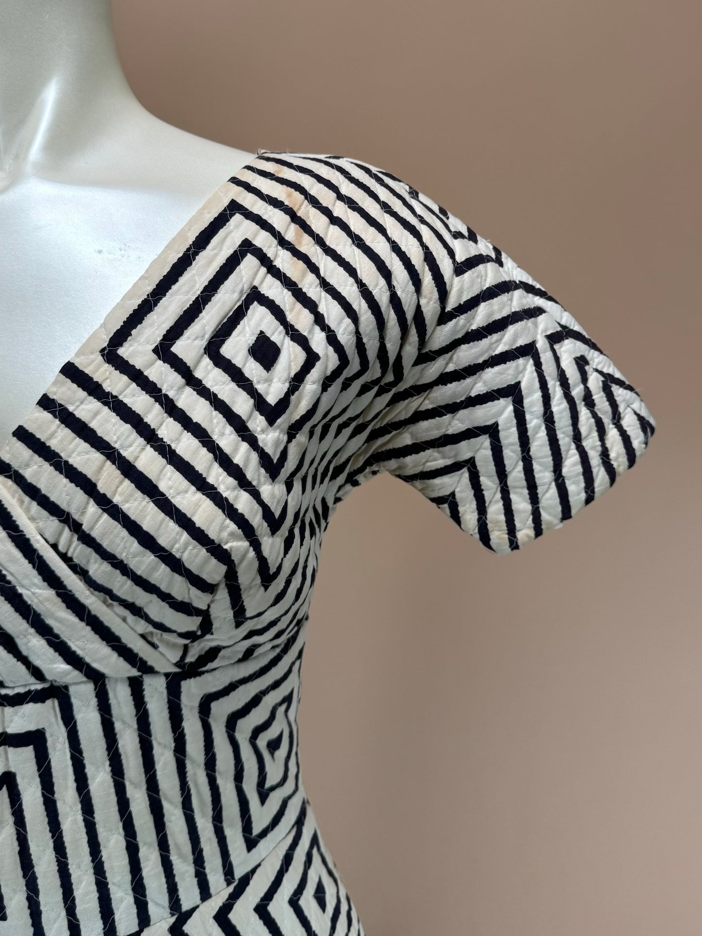 Vintage 1950s | Quilted MCM Print Knee Length Dress | "That Wilroy Look"