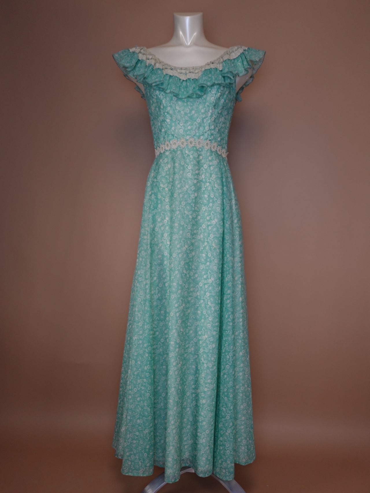 1960S - Priscila Floral Dress With Lace Trim