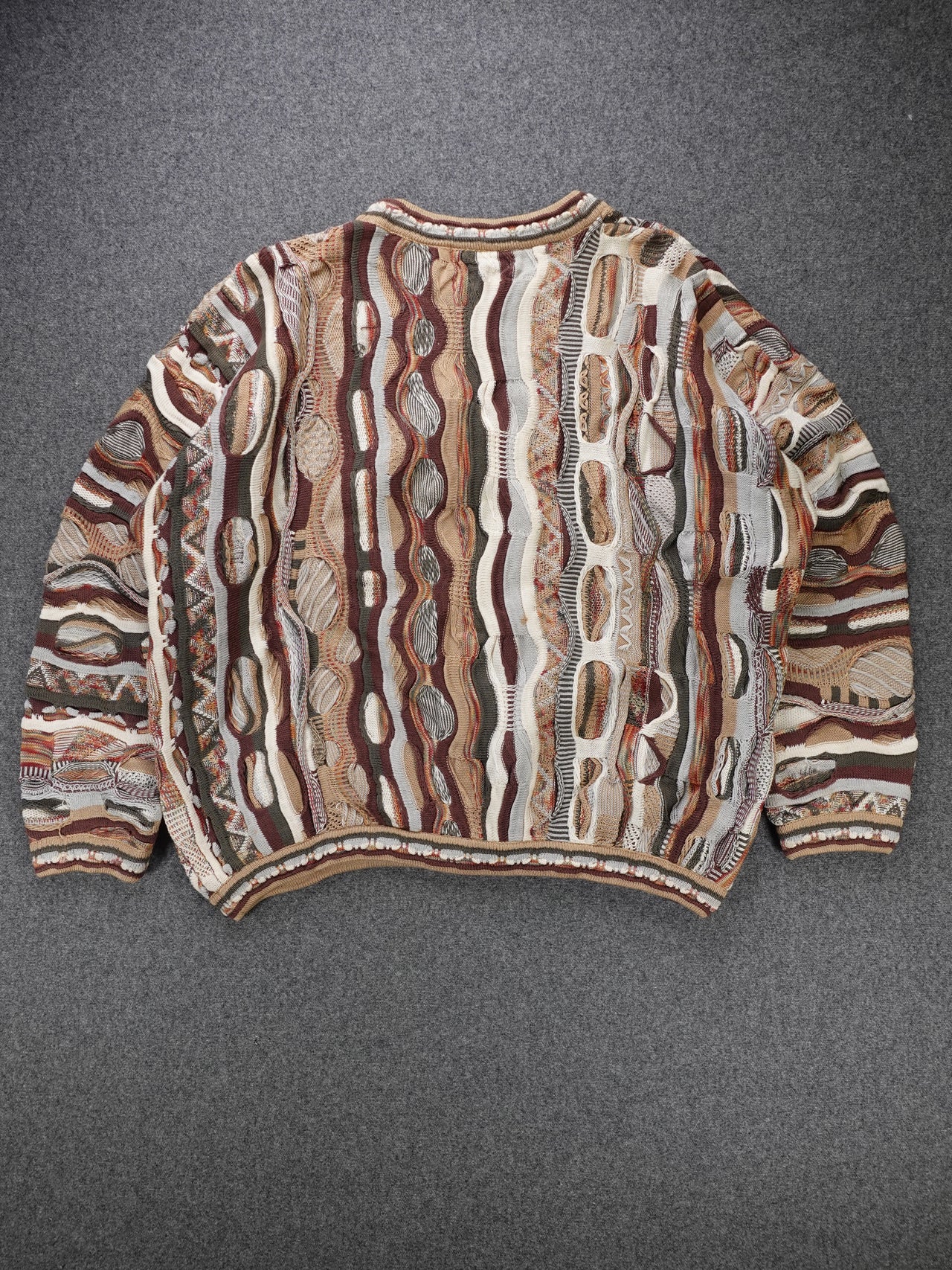 90s/2000s - Tundra Coogie Style Heavy Knit Sweater