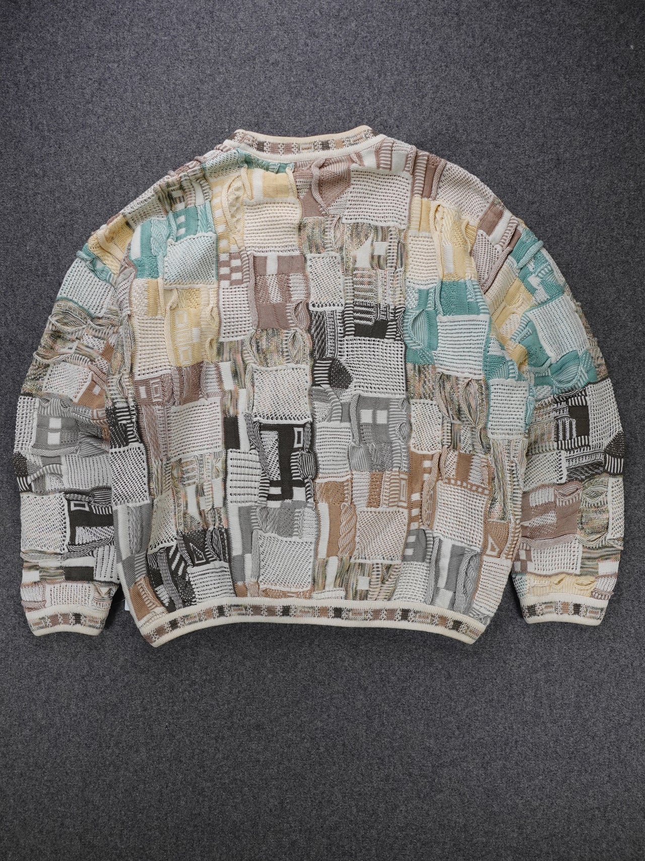 Vintage 90s/2000s - Tundra Coogie Style Heavy Knit Sweater