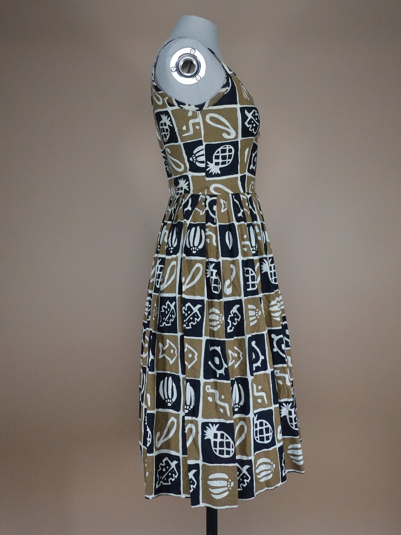 1960s Aloha Hawaiian Pattern Tiki Sun Dress