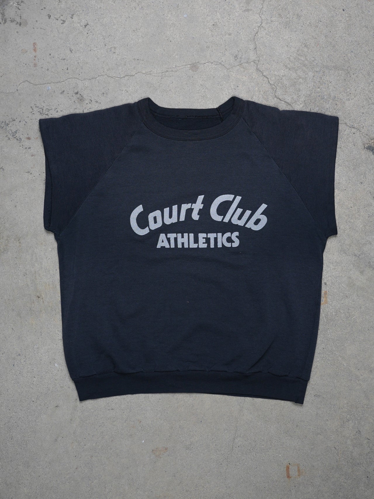 1980S - "COURT CLUB ATHLETICS" RAGLAN SLEEVE CUT OFF CREWNECK SWEATSHIRT
