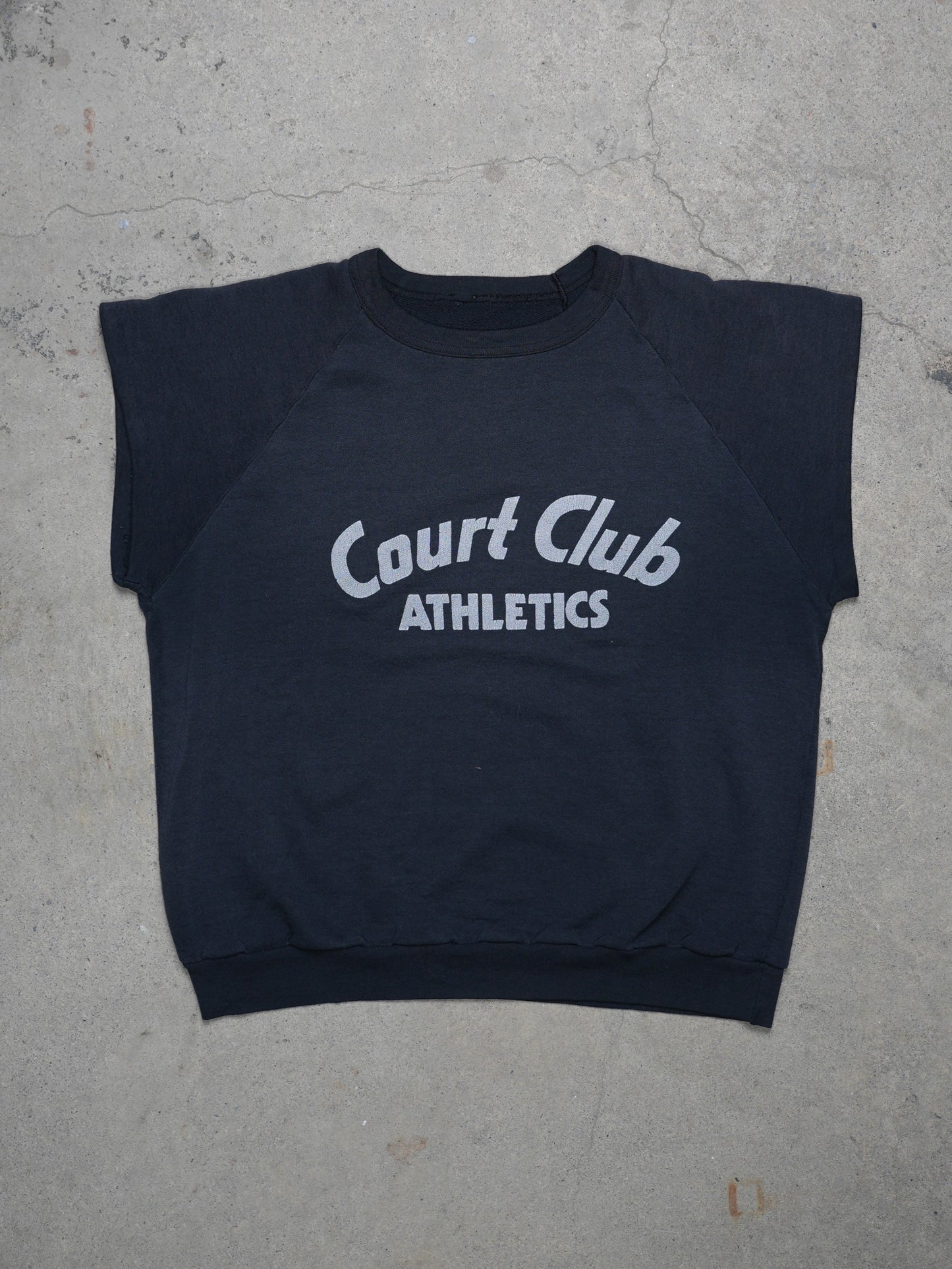 1980S - "COURT CLUB ATHLETICS" RAGLAN SLEEVE CUT OFF CREWNECK SWEATSHIRT