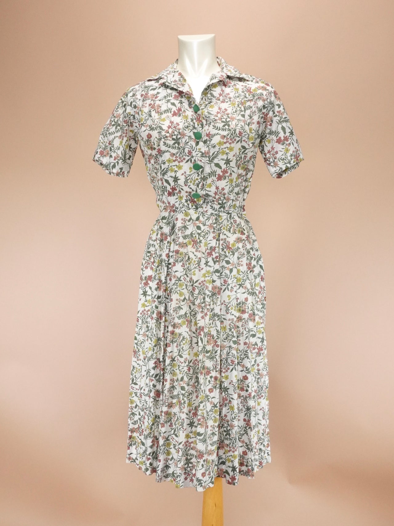 Vintage 1940s-50s | Autumn Floral Day Dress w/ Bakelite Buttons