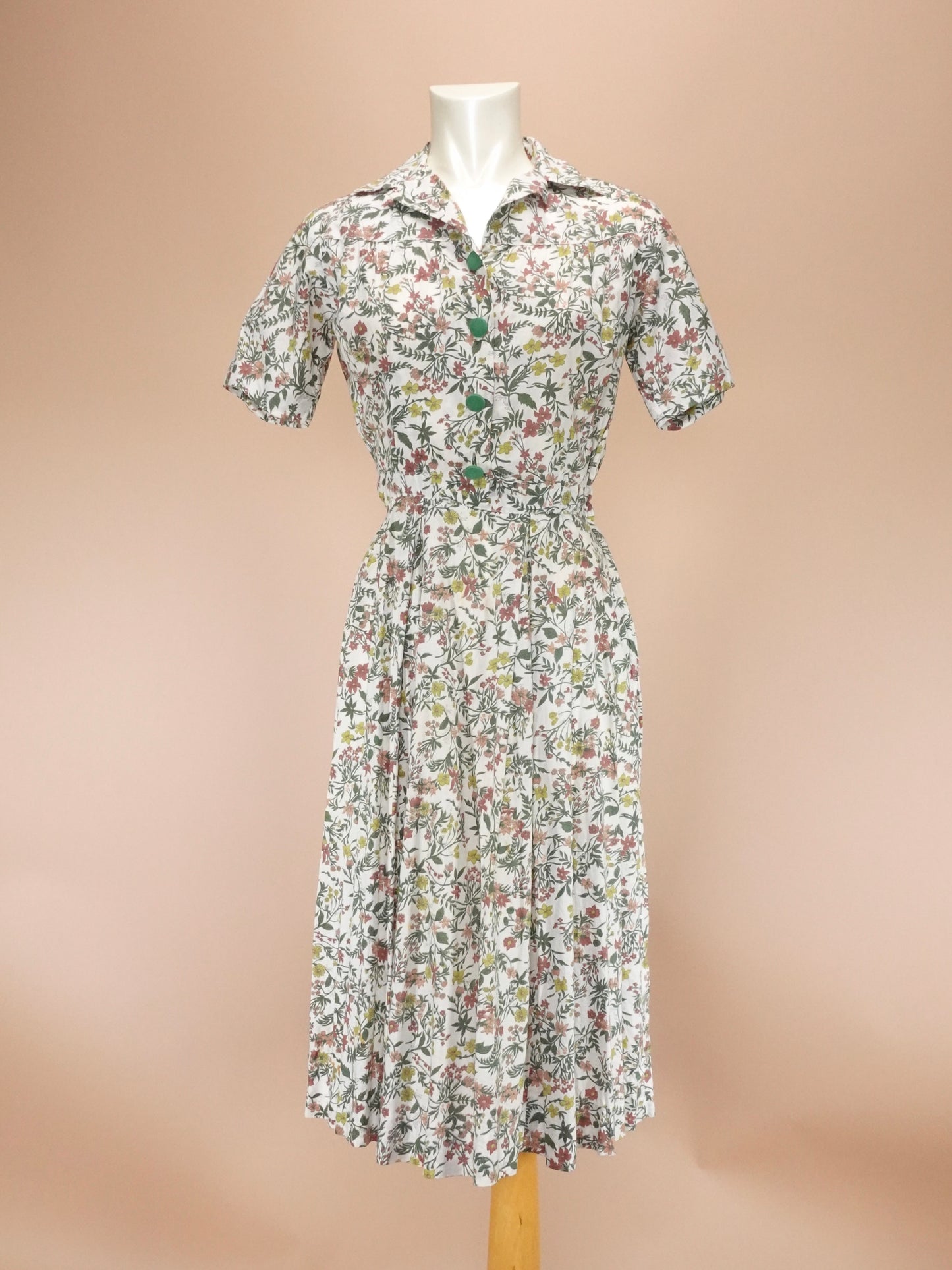 Vintage 1940s-50s | Autumn Floral Day Dress w/ Bakelite Buttons