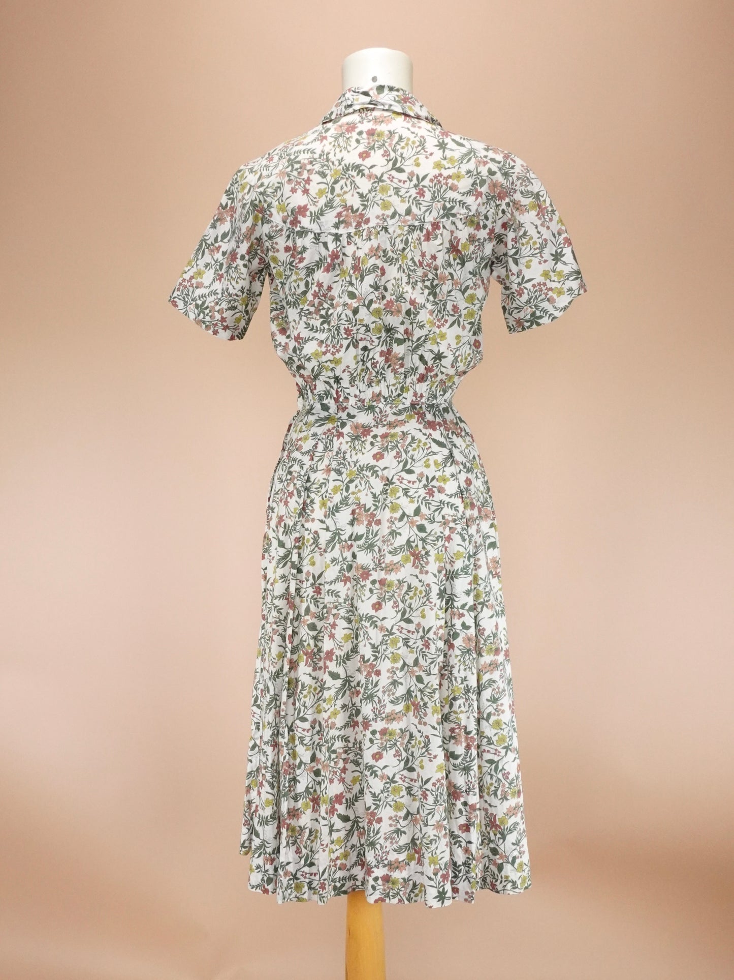 Vintage 1940s-50s | Autumn Floral Day Dress w/ Bakelite Buttons