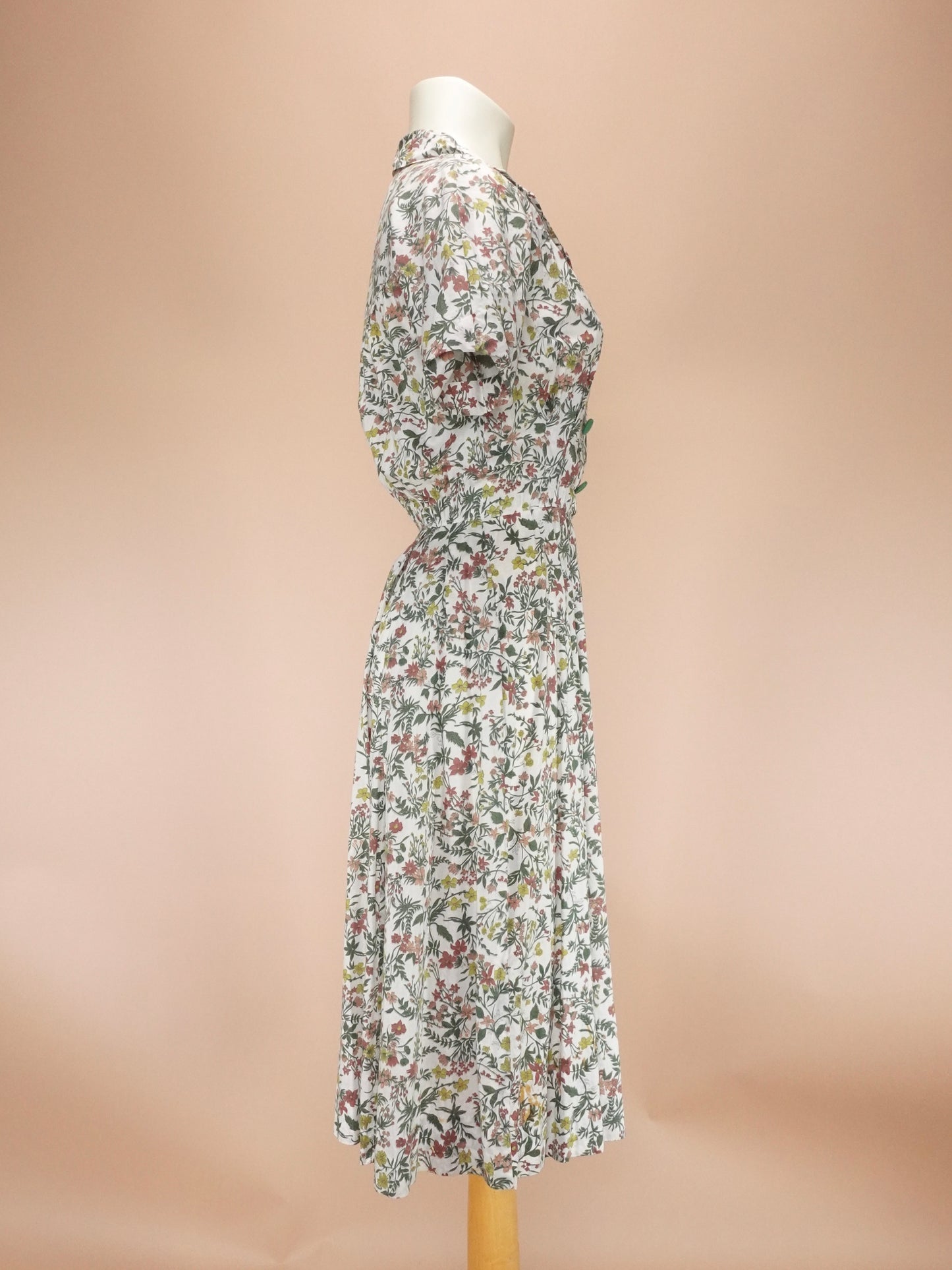 Vintage 1940s-50s | Autumn Floral Day Dress w/ Bakelite Buttons