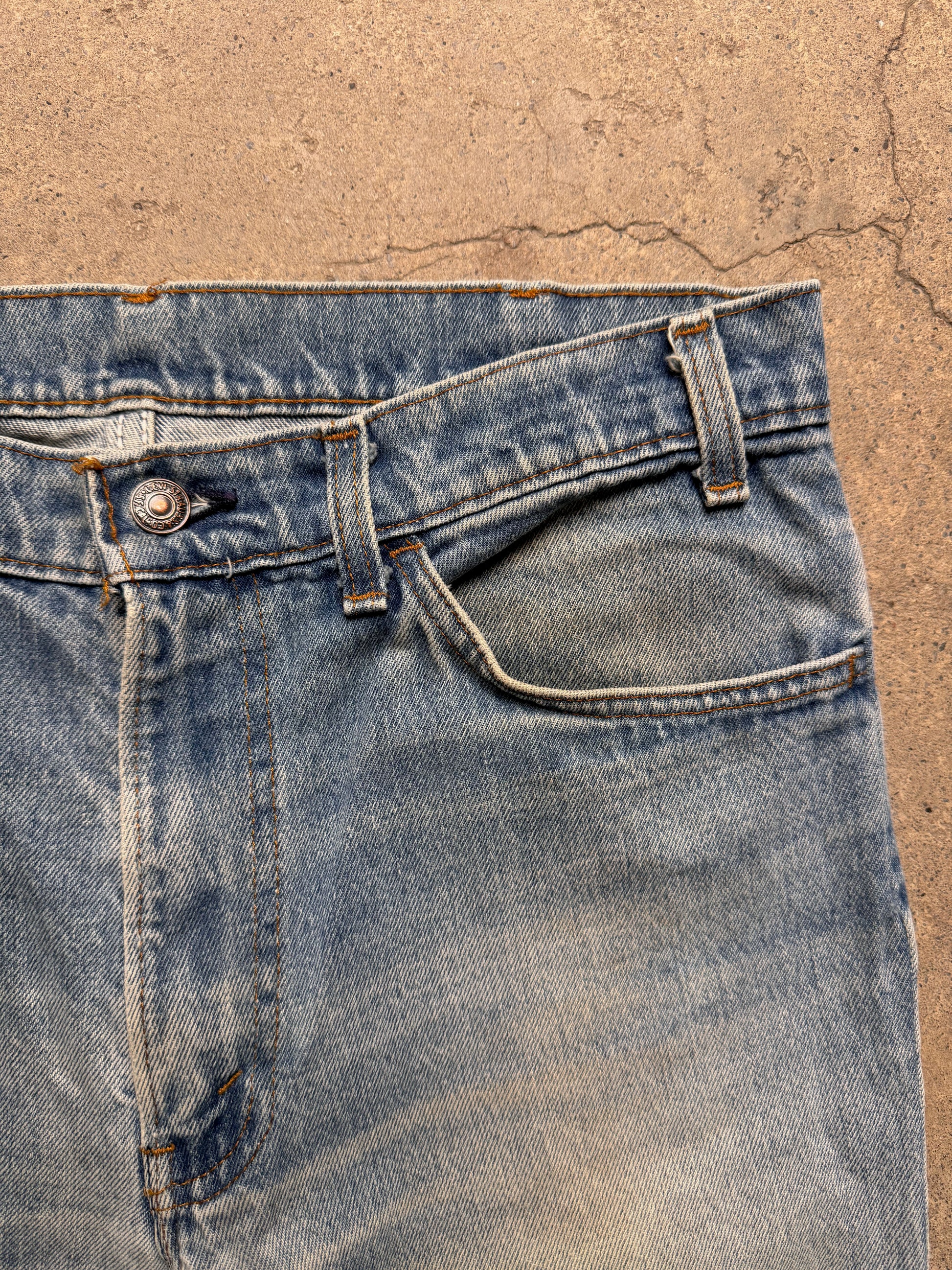 Levi's Light Wash Flared Jeans (M)