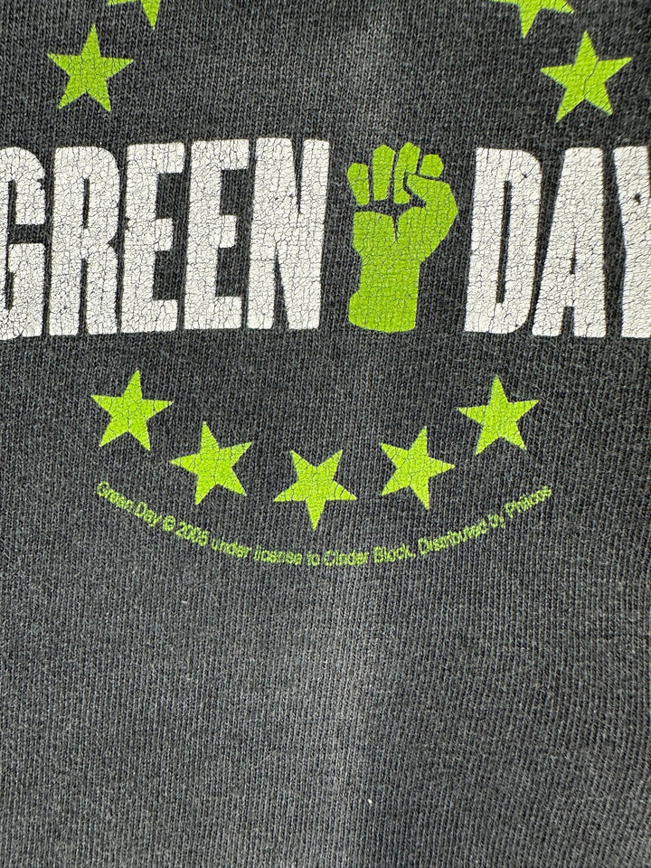 Exile Vintage black 2004 Green Day tour t-shirt with distressed green fist and star graphic print