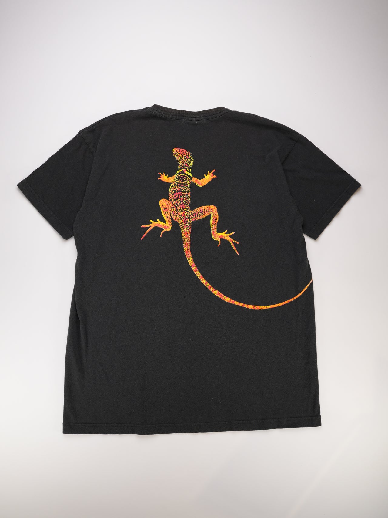 1990s - Marlboro Unlimited Lizard Graphic Pocket T-Shirt